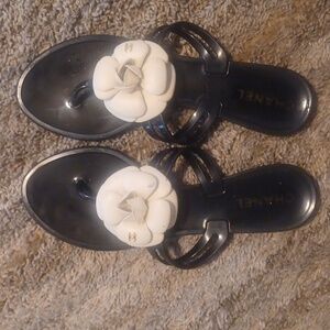 Chanel sz 39 flower slides